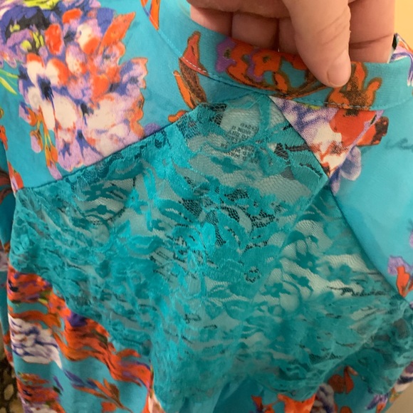 🍓2/$10 😃or 🫐5/20‼️ PRETTY COLORFUL FLORAL BLOUSE Turquoise Red Dots 3X - Picture 9 of 13